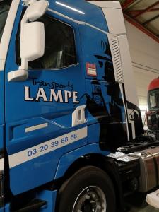 Flocage sur poids-lourd de transport lampe à Lille