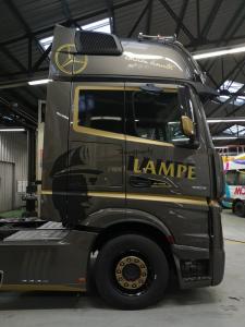 Flocage sur poids-lourd transports lampe à Lille